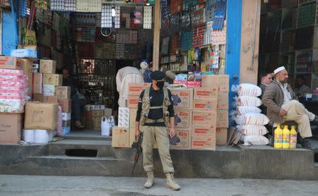 A policeman stands guard at a market in Mingora, in Swat Valley, Pakistan December 4, 2016. Picture taken December 4, 2016. REUTERS/Hazrat Ali Bacha