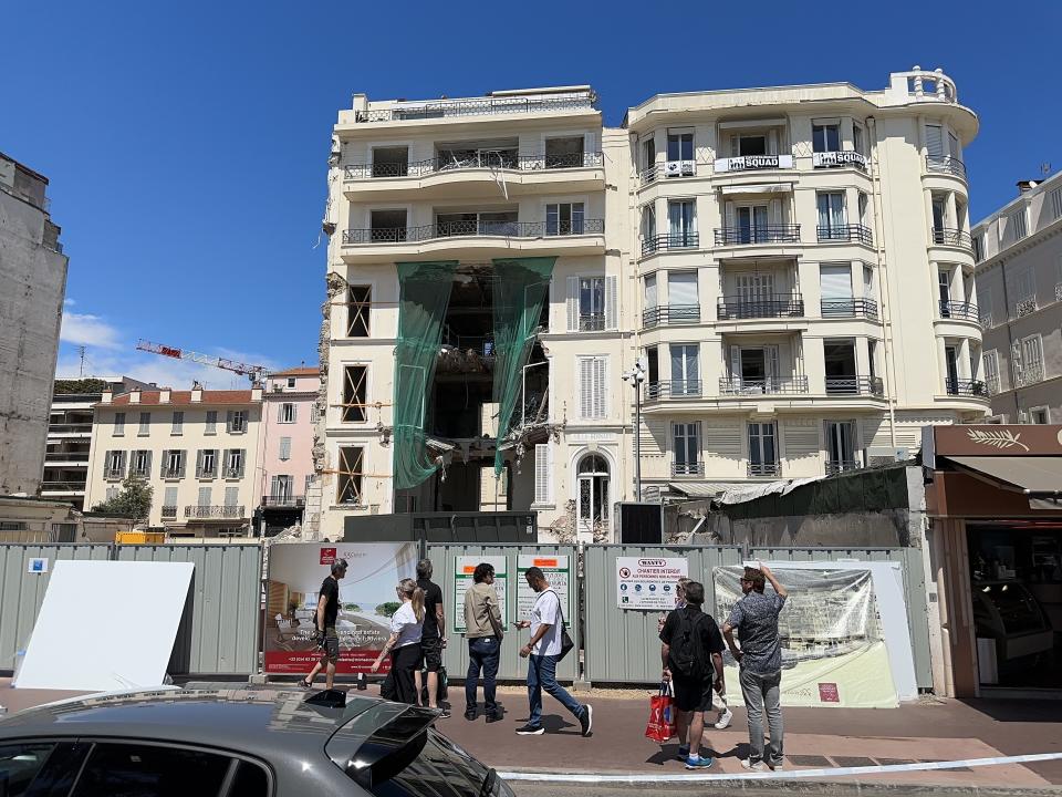 The construction scene on Cannes’ Croisette