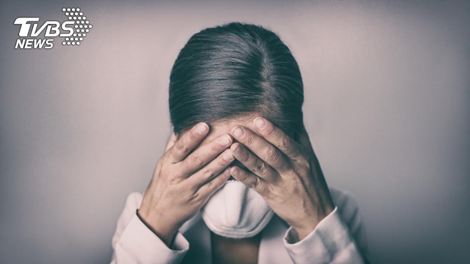 婦人接連痛失父親及丈夫。（示意圖／shutterstock達志影像）