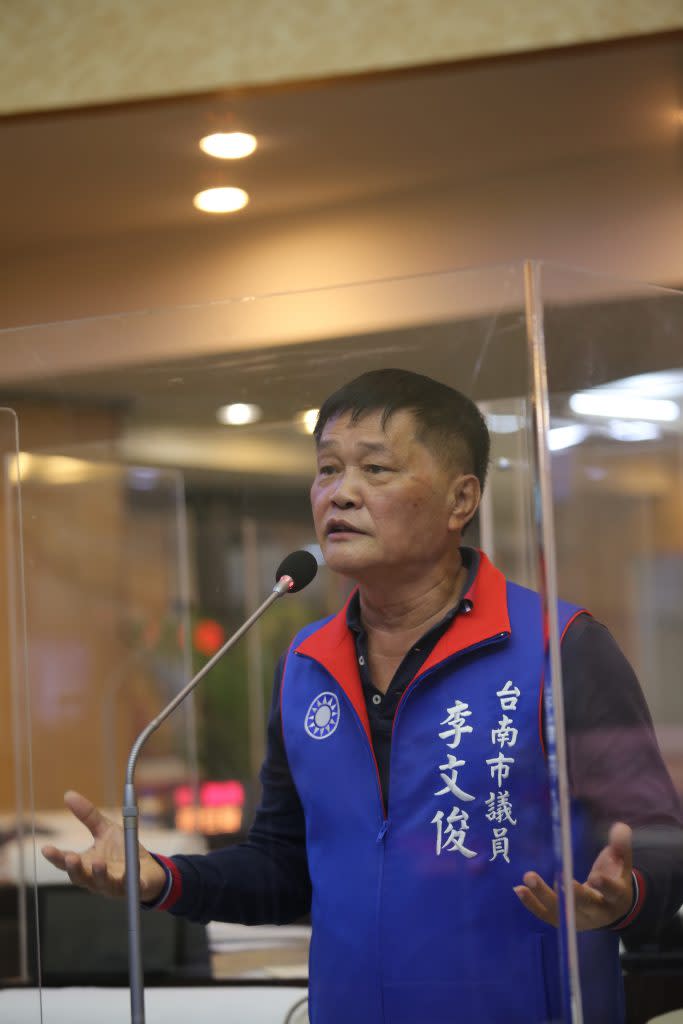 台南市議會國民黨團決議推舉南科議員李文俊出馬角逐副議長寶座。（記者林雪娟攝）