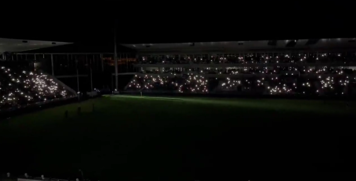 Durant le match de Pro D2 Agen-Nevers, les spectateurs et les joueurs ont été plongés trente minutes dans le noir suite à une action de la CGT Énergie.