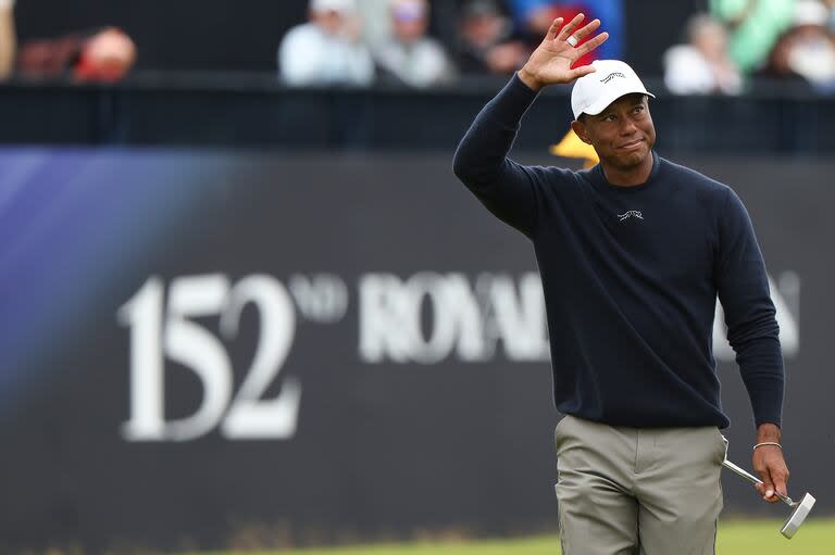 Adiós... solamente por este año: Tiger Woods rindió muy mal en el Abierto Británico, del que se marchó con +14 en dos vueltas, pero volverá al campeonato más tradicional del golf.