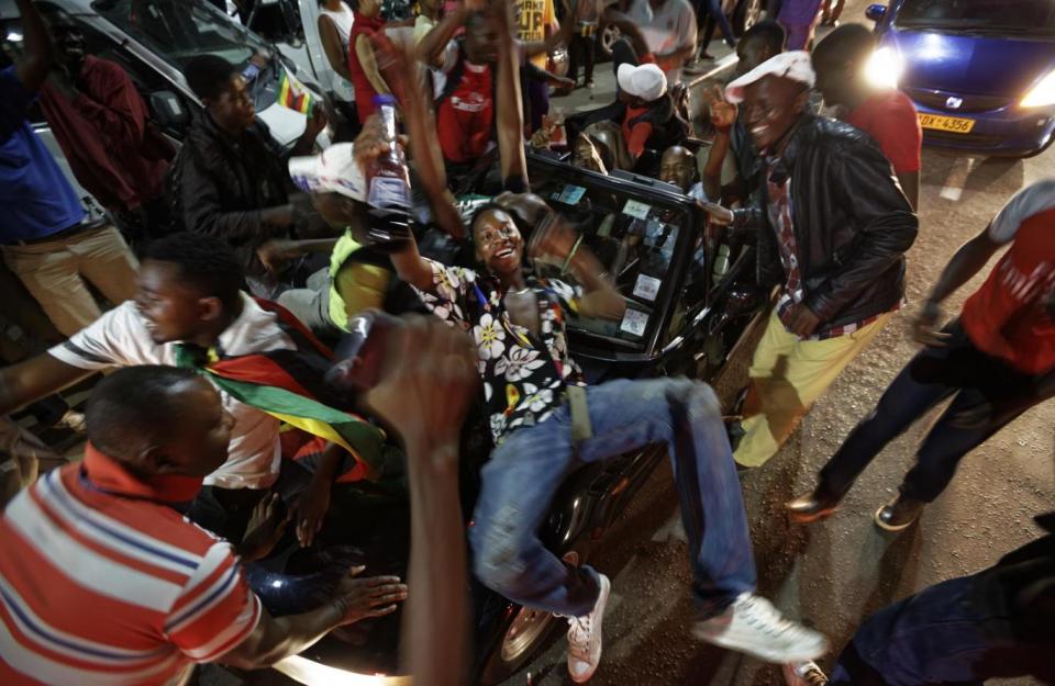 Zimbabweans celebrate after Mugabe resigned (AP)