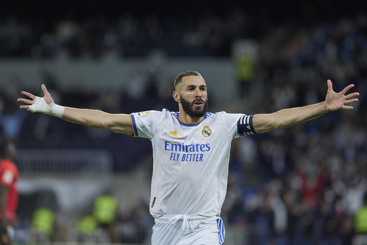 MADRID, SPAIN - SEPTEMBER 22: (BILD OUT) Karim Benzema of Real Madrid CF celebrates after scoring his team's fifth goal during the LaLiga Santander match between Real Madrid CF and RCD Mallorca at Estadio Santiago Bernabeu on September 22, 2021 in Madrid, Spain. (Photo by Berengui/DeFodi Images via Getty Images)
