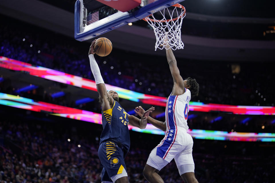 Indiana Pacers' Buddy Hield, left, tries to dunk against Philadelphia 76ers' Tyrese Maxey during the second half of an NBA basketball game, Sunday, Nov. 12, 2023, in Philadelphia. (AP Photo/Matt Slocum)