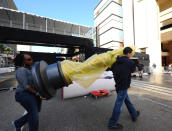 HOLLYWOOD, CA - FEBRUARY 22: Crew members carry a Oscar Statue for the red carpet for the 84th Annual Academy Awards at Hollywood and Highland on February 22, 2012 in Hollywood, California. (Photo by Michael Buckner/Getty Images)