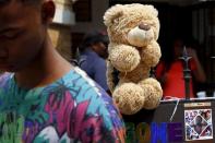 A person visits the memorial vigil for 7-year-old Amari Brown, who was shot and killed in Chicago, Illinois, United States, July 5, 2015. REUTERS/Jim Young