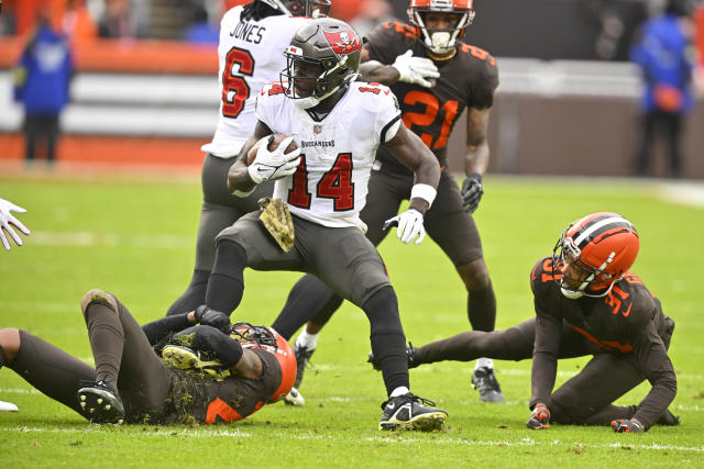 Cleveland Browns running back Nick Chubb, right, scores a touchdown in  overtime of the team's NFL football game against the Tampa Bay Buccaneers  in Cleveland, Sunday, Nov. 27, 2022. The Browns won