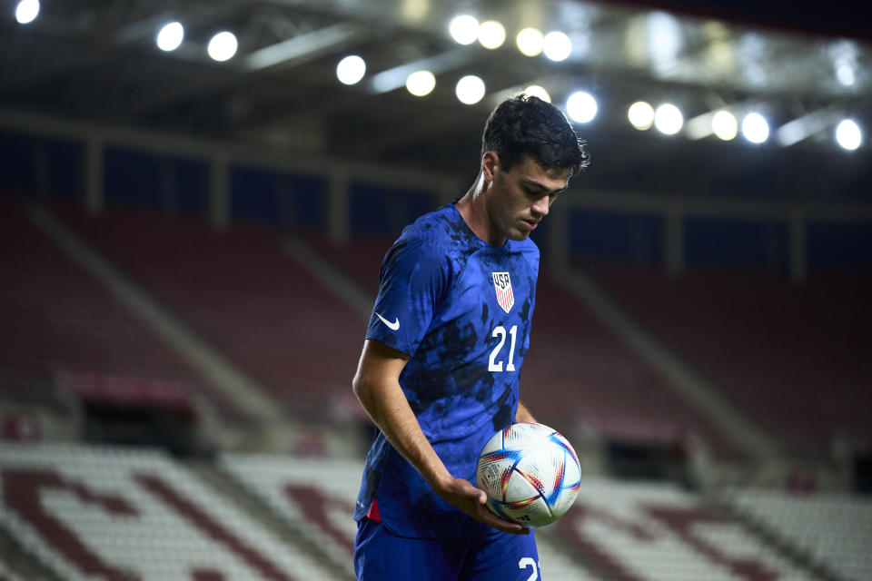 MURCIA, SPAIN - SEPTEMBER 27: Gio Reyna of The United States looks on during the international friendly match between Saudi Arabia and United States at Estadio  Nueva Condomina on September 27, 2022 in Murcia, Spain. (Photo by Aitor Alcalde/Getty Images)