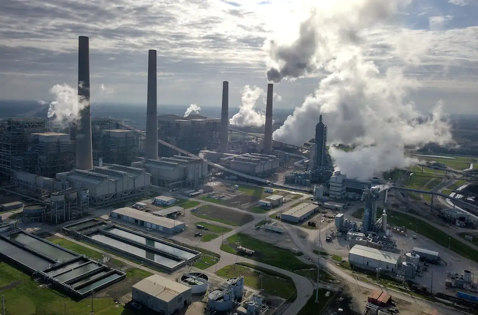 The W.A. Parish coal-fired power plant in Fort Bend County, Texas, just west of Houston, is one of the largest SO2 emitters in the U.S. Three of its four units lack scrubbers. (Photo by RM VM/Wikimedia, CC BY-SA)