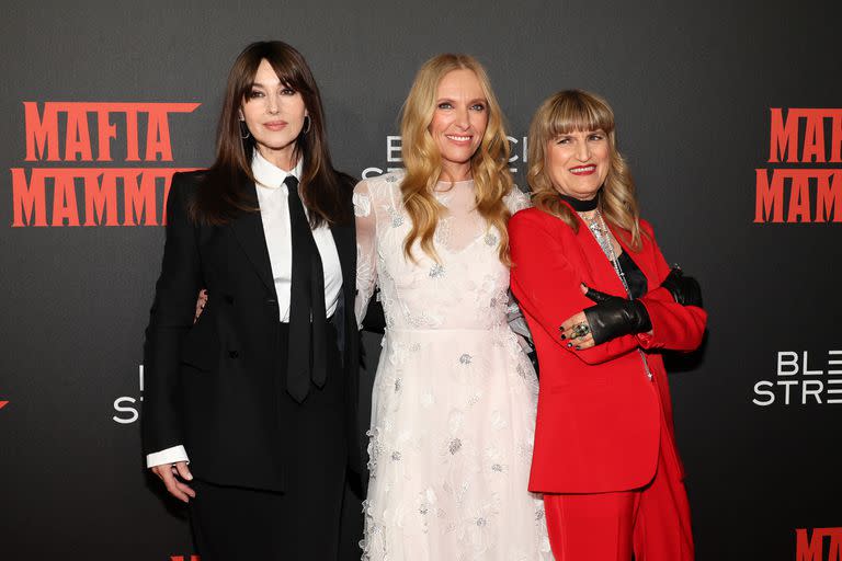 La directora de La heredera de la mafia, Catherine Hardwicke, junto a Collette y Bellucci