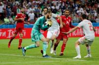 Soccer Football - World Cup - Group B - Iran vs Spain - Kazan Arena, Kazan, Russia - June 20, 2018 Iran's Saman Ghoddos in action with Spain's David de Gea, Sergio Busquets and Dani Carvajal REUTERS/Toru Hanai