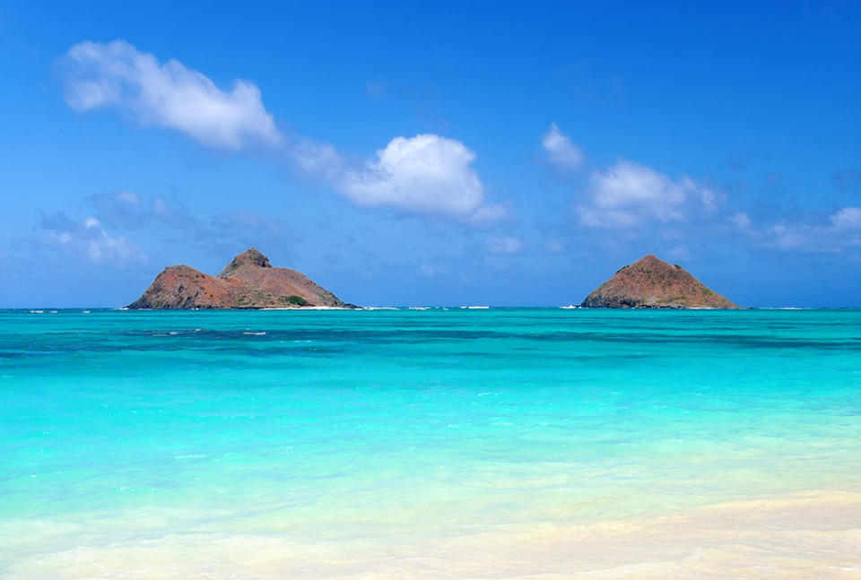 Lanikai Beach with Mokulua Islands in the background. (Photo: Getty)