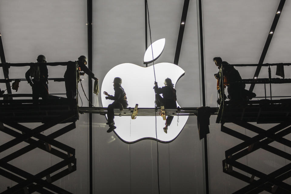 Apple could hit a $1 trillion market cap in the next 12-18 months, RBC Capital Markets predicts.