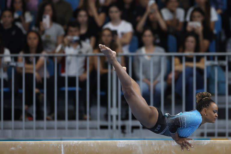 Rebeca Andrade cerró su participación en Santiago 2023 con un oro en viga, aparato en el que brilló este miércoles