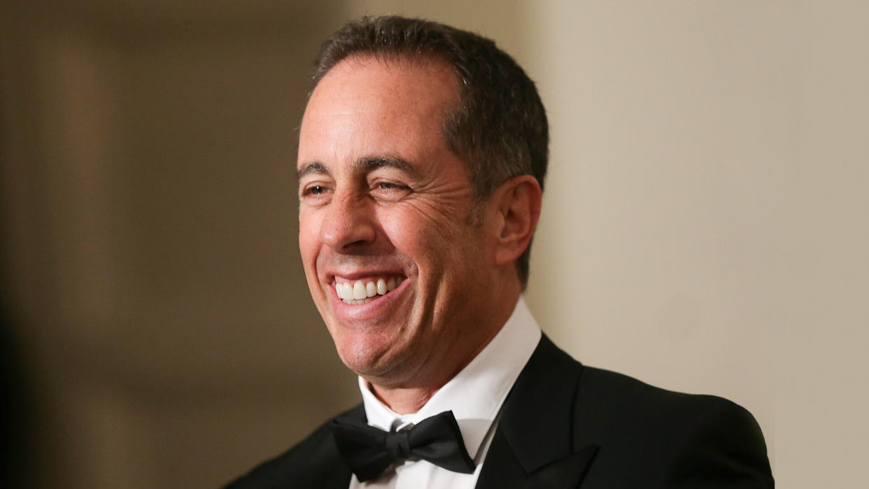 WASHINGTON, DC - OCTOBER 18:  Comedian Jerry Seinfeld speaks to members of the media as he arrives at the White House for a state dinner October 18, 2016 in Washington, DC.