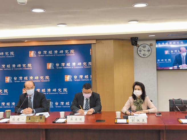 3月25日，台經院公布2月台灣三大營業氣候測驗點同步呈現下滑。（記者林汪靜攝）