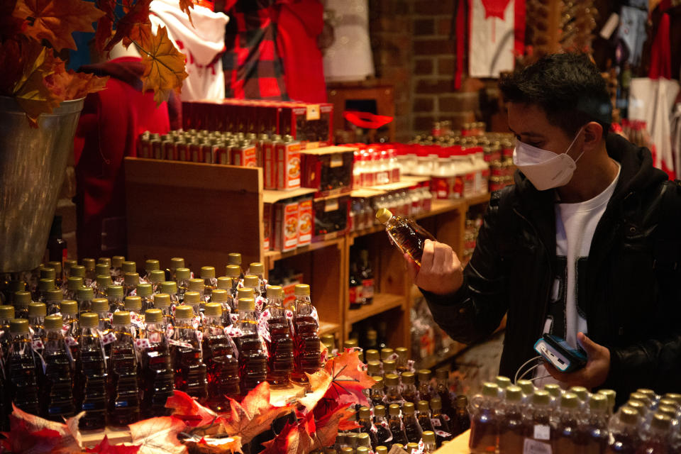 VANCOUVER, BC - NOVEMBER 29 : A man holds a bottle of maple syrup at a gift shop in Vancouver, British Columbia on November 29, 2021. The Quebec Maple Syrup Producers are releasing nearly 50 million pounds of maple syrup from its reserve. (Photo by Mert Alper Dervis/Anadolu Agency via Getty Images)
