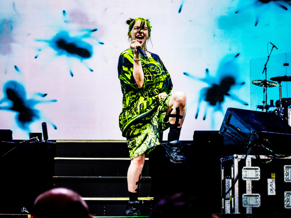 Billie Eilish auf der Bühne. (Bild: Ben Houdijk/Shutterstock.com)
