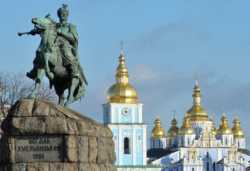 A photo showing the monument to Cossack leader Hetman Bohdan Khmelnytsky in front of the gold domes of the cathedral in Kyiv, Ukraine on Jan. 11, 2012. (Sergei Supinsky /AFP via Getty Images)