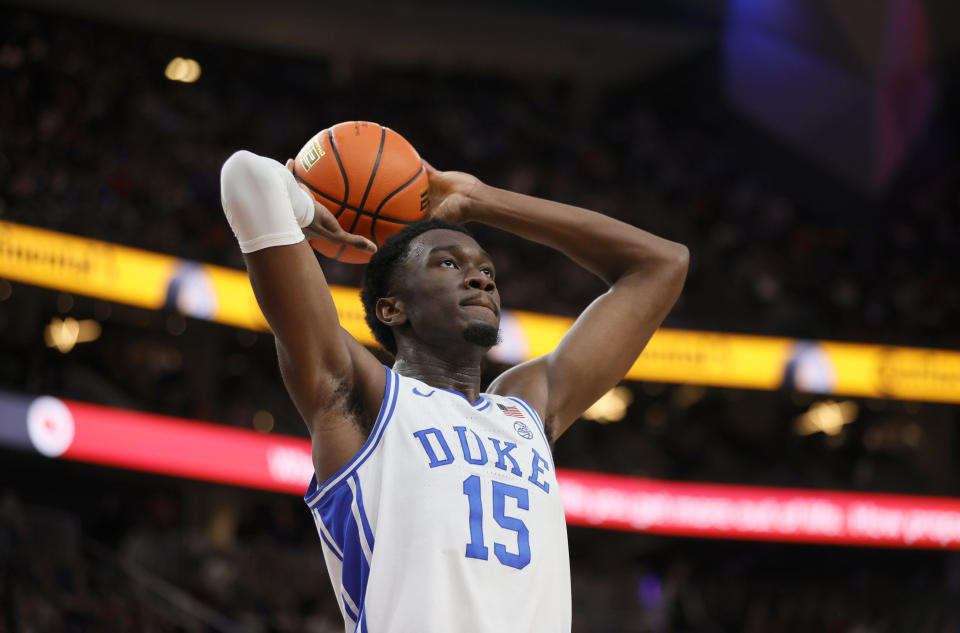 Mark Williams reacts after being called for a foul.