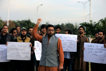 Supporters of the Pashtun Tahaffuz Movement (PTM) chant slogans against the murder of a senior police officer Tahir Dawar, whose body was found in Afghanistan after he disappeared from Pakistan's capital city last month, during a protest in Islamabad, Pakistan November 15, 2018. REUTERS/Faisal Mahmood