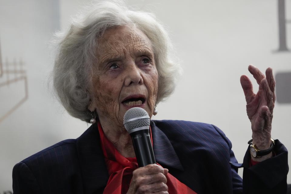 La autora mexicana Elena Poniatowska, de 91 años, en una conferencia de prensa un día después de ser anunciada como ganadora del Premio Internacional Carlos Fuentes a la Creación Literaria en el Idioma Español 2023, en la Ciudad de México, el martes 15 de agosto de 2023. (Foto AP/Arnulfo Franco )