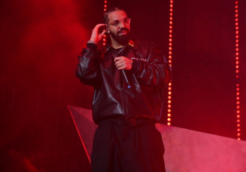Drake performs onstage during “Lil Baby & Friends Birthday Celebration Concert” at State Farm Arena on December 9, 2022 in Atlanta, Georgia. 