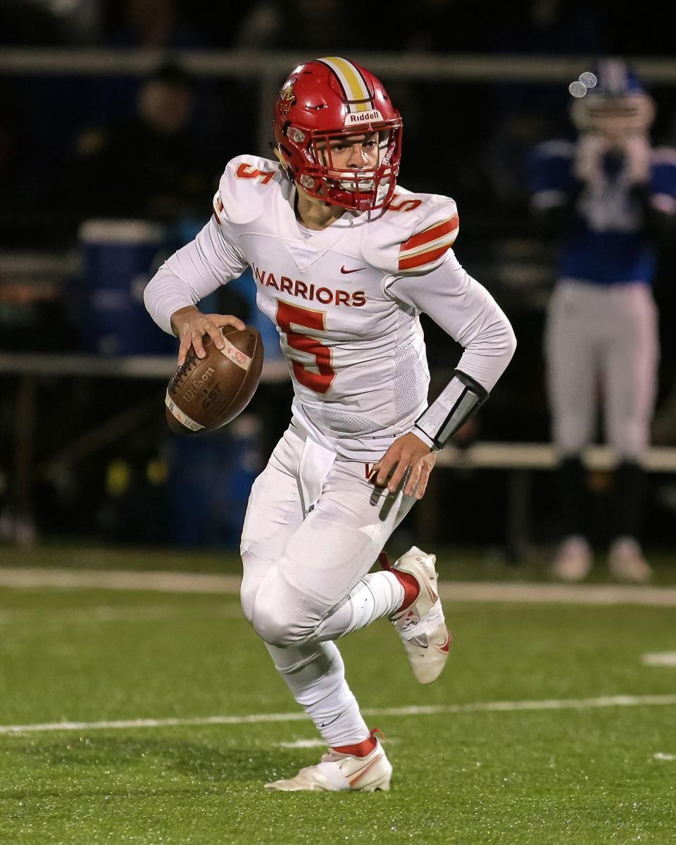 Hobie Raikes threw a touchdown pass as time expired and then a two-point conversion pass to lift Worthington Christian over Grove City Christian 22-21 on Friday.