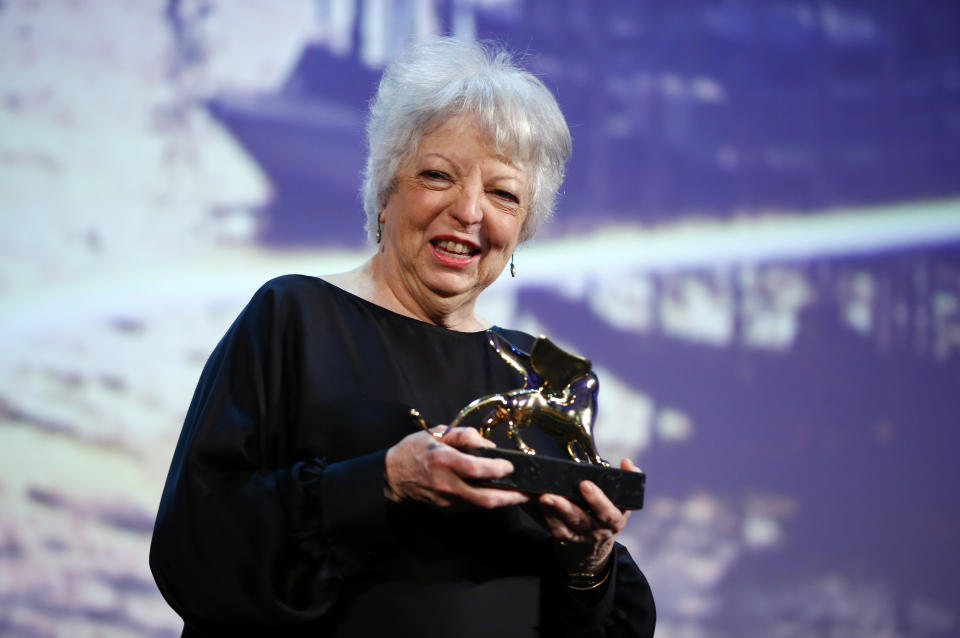 Film editor Thelma Schoonmaker holds the Golden Lion for lifetime achievement at the 71st Venice Film Festival September 2, 2014. REUTERS/Tony Gentile (ITALY - Tags: ENTERTAINMENT)