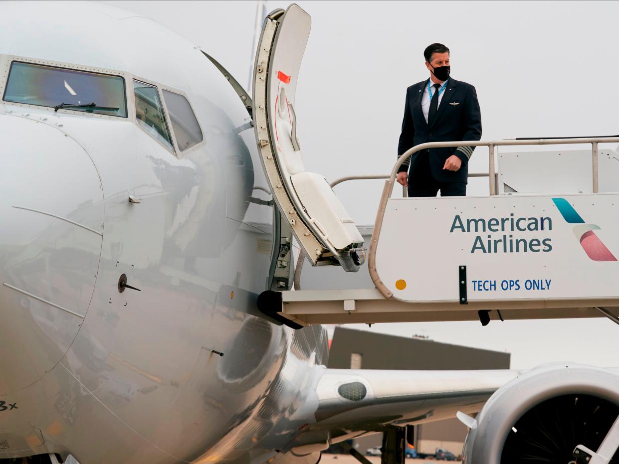 Masked American Airlines pilot