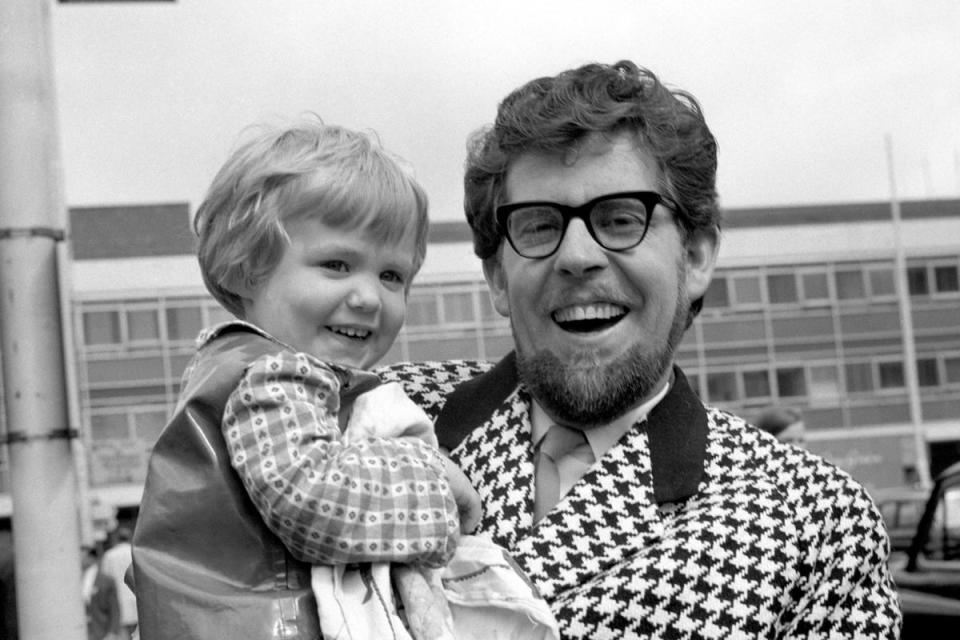Harris with his daughter Bindi, then aged three, at Heathrow Airport in 1967 (PA)