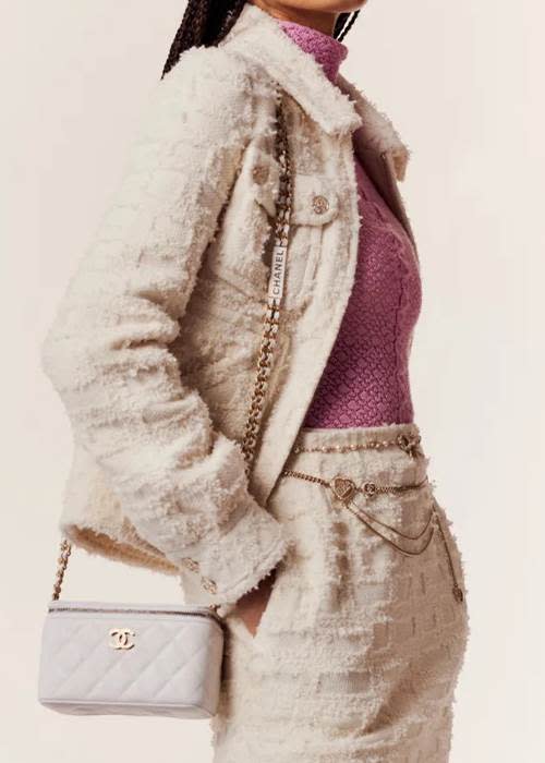 羊毛斜紋軟呢束腰外套。圖片來源：Chanel