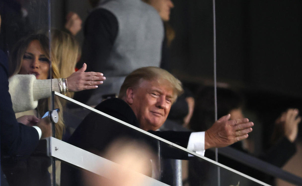 Trump does controversial tomahawk chop with Atlanta Braves fans at Game 4  of World Series - CBS News