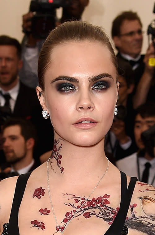 Smoky Eyes - Cara Delevingne