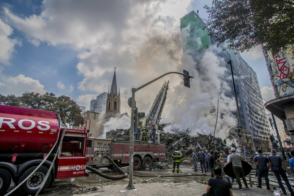 <p>A major fire caused the collapse of a 24-storey building in downtown Sao Paulo, Brazil, on 1st May, 2018. (Photo: Cris Faga/NurPhoto via Getty Images) </p>