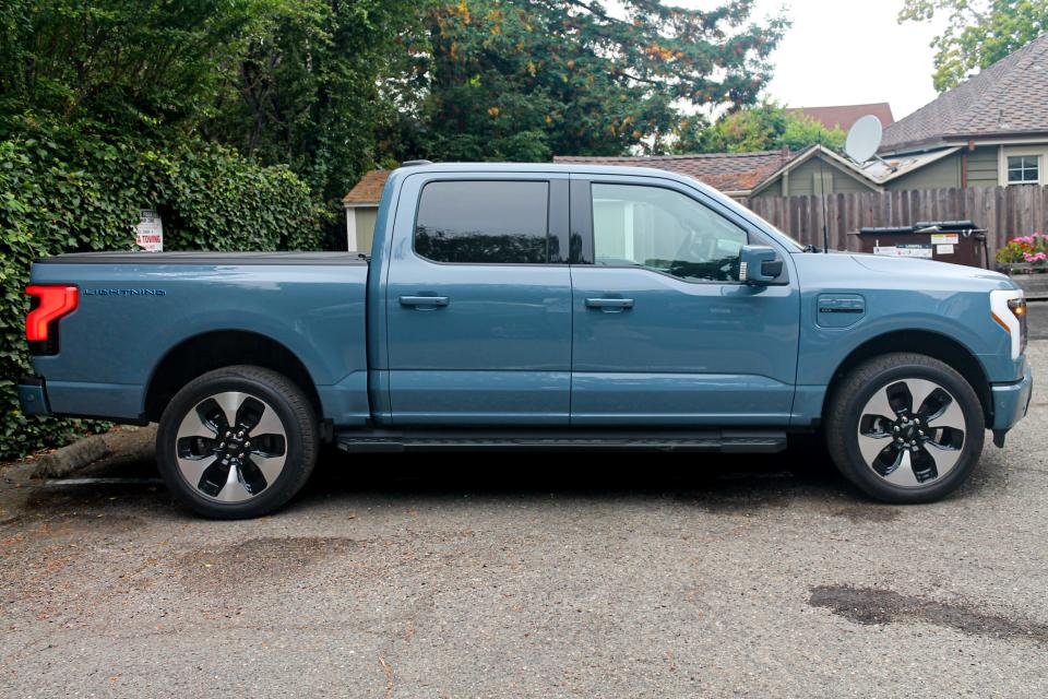 A side view of the 2023 Ford F-150 Lightning Platinum.