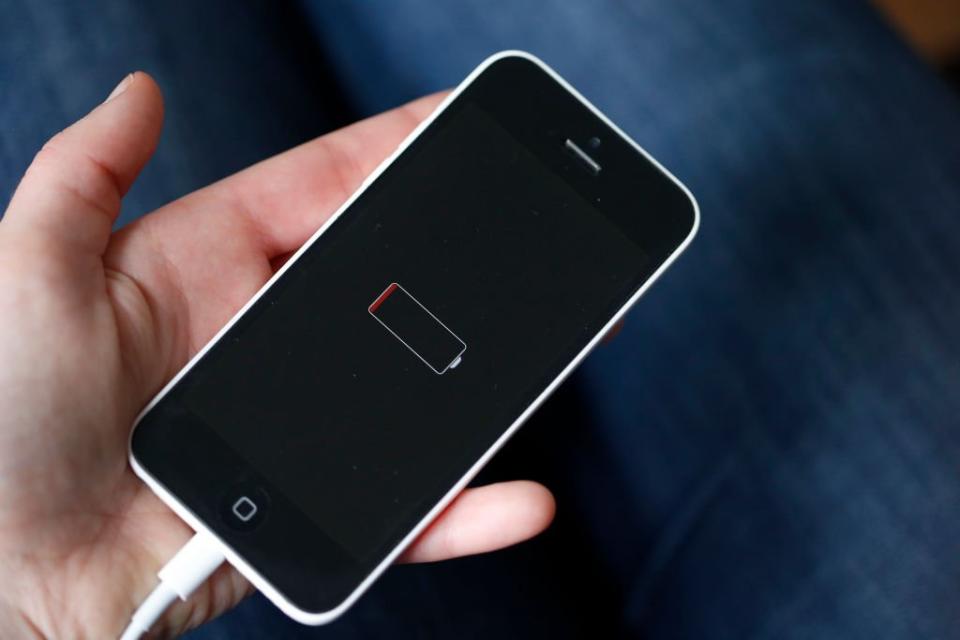 Un iPhone 6 con la batería descargada