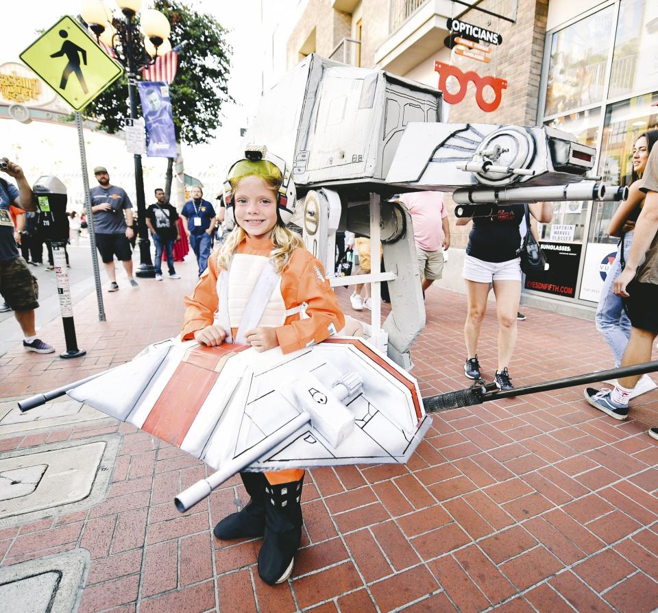 Rebel pilot and AT-AT Walker from Star Wars cosplayers