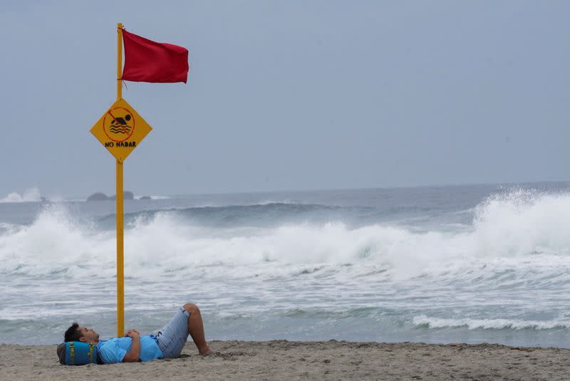 First hurricane of the eastern Pacific season barrels towards southern Mexico