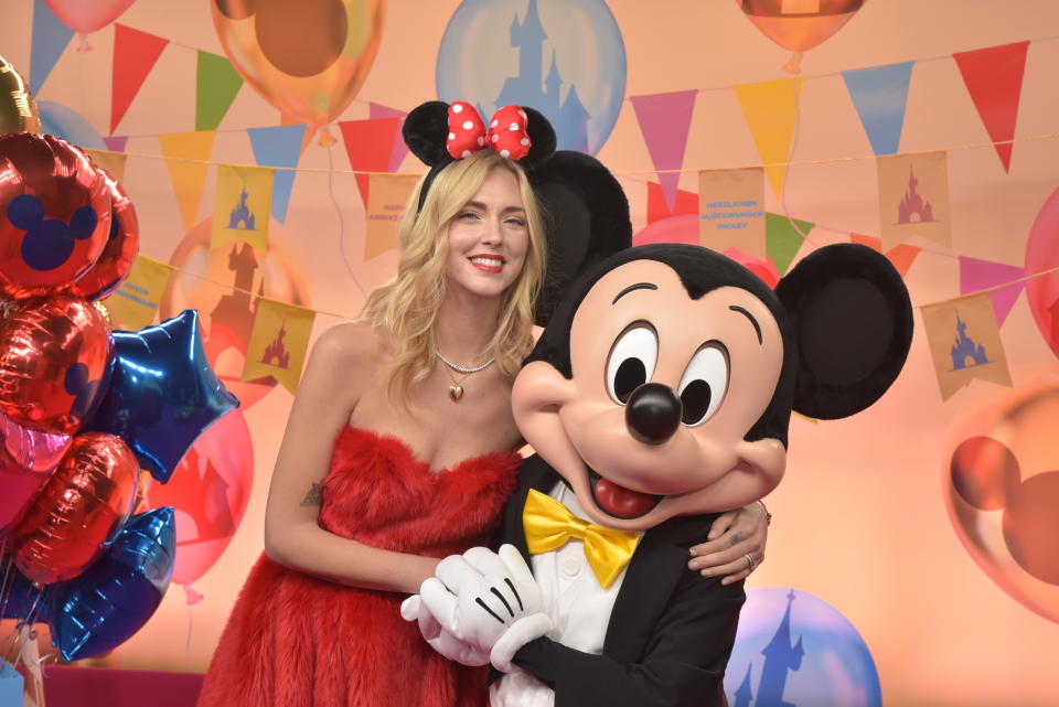 Die Stars der großen Party: Geburtstagsmaus Mickey mit seiner Patin Chiara Ferragni. (Bild: Disney)