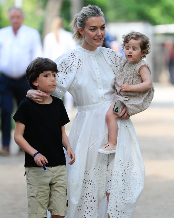 Marta Ortega con sus dos hijos