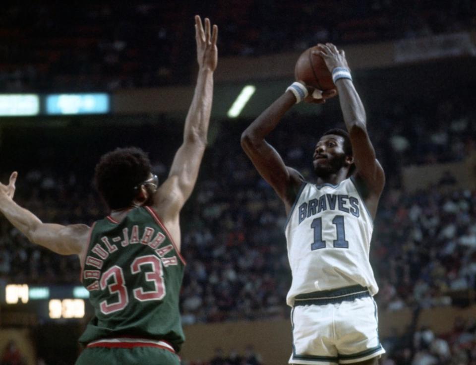 Bob McAdoo vs Kareem Abdul-Jabbar