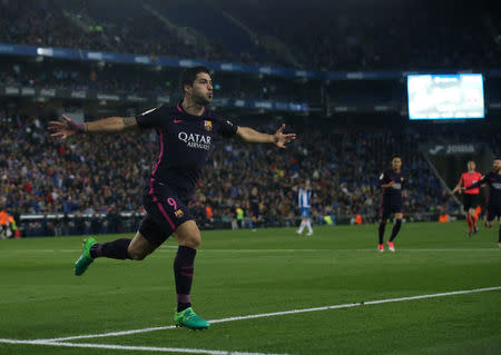 Soccer Football - Espanyol v Barcelona - Spanish La Liga Santander - RCDE stadium, in Cornella-El Prat (Barcelona), Spain - 29/04/2017. Barcelona's Luis Suarez celebrates a goal. REUTERS/Albert Gea