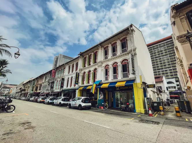 Mosque Street in Chinatown.