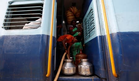 The Wider Image: The Indian children who take a train to collect water