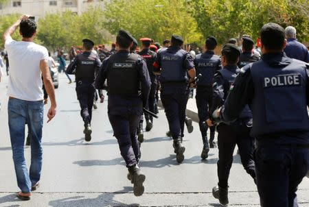 Jordanian police try to disperse protestors from the street after a demonstration near the Israeli embassy in Amman, Jordan July 28, 2017. REUTERS/Muhammad Hamed