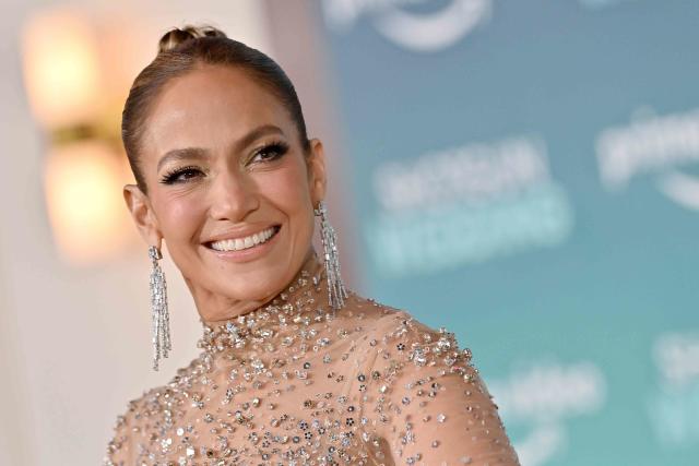 Jennifer Lopez Put a Glamorous Spin on Athleisure With a Pair of Silver  Metallic Leggings