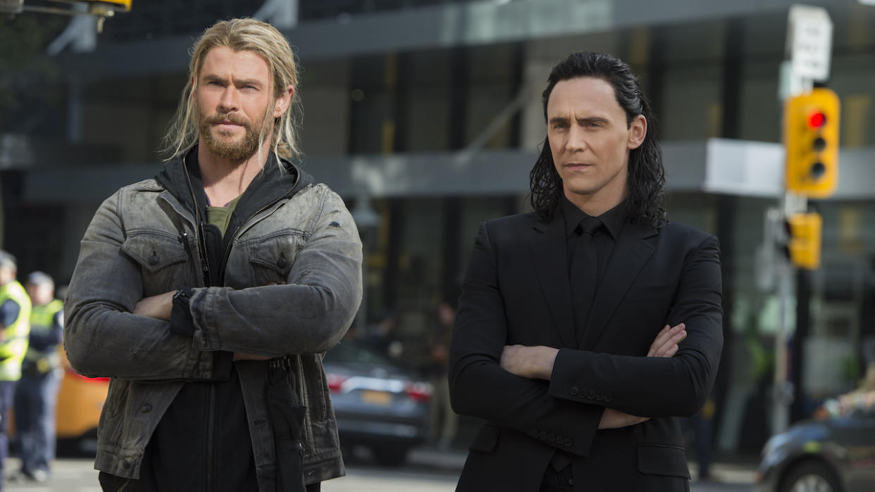  Chris Hemsworth and Tom Hiddleston wearing civilian clothing in Thor: Ragnarok 