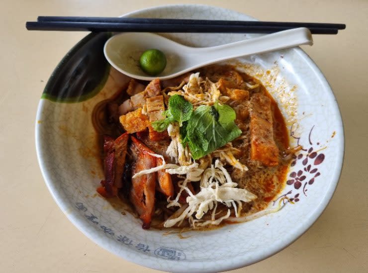 11 affordable noodles spots in ang mo kio - dry curry noodles